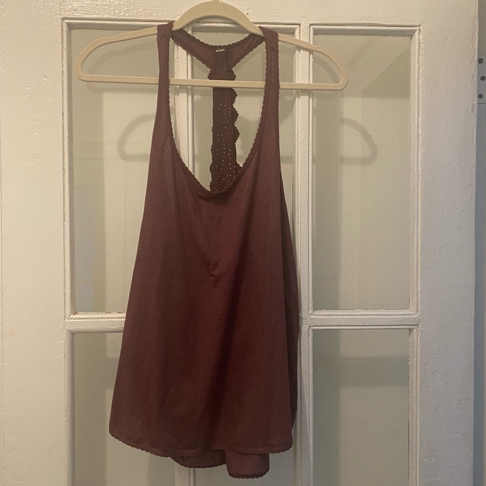 Lululemon tank top, size 8, garnet color